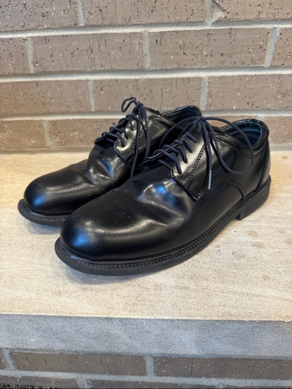 Thorogood mens 11 M black solid leather oxford high shine work shoes EUC